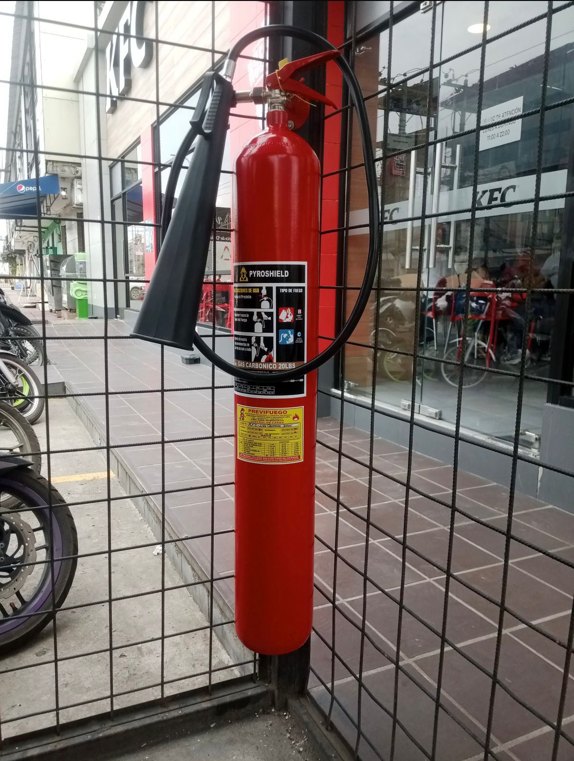 Extintor CO₂ 20lbs para cuarto de generador eléctrico KFC